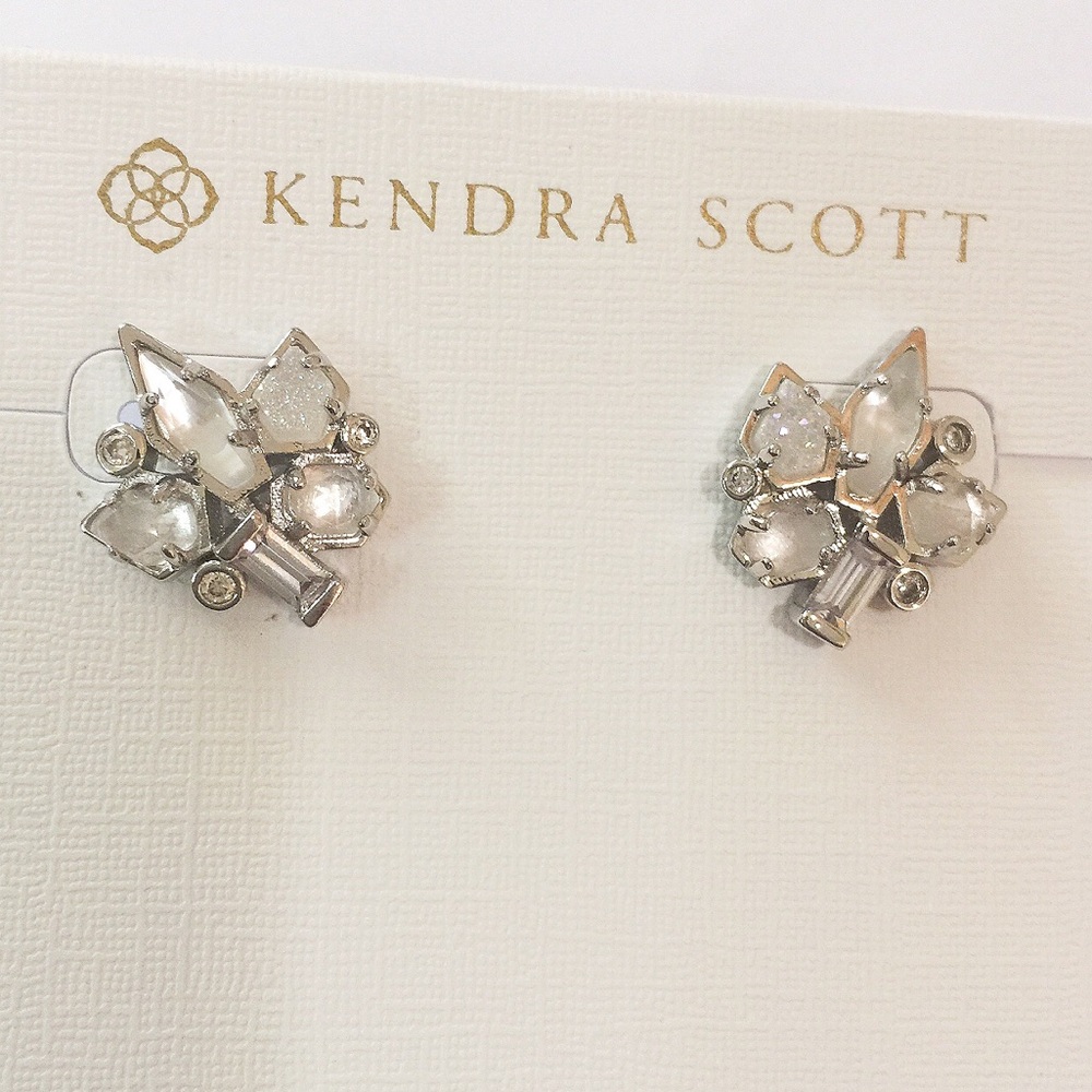NWT Kendra Scott beautiful stud earrings